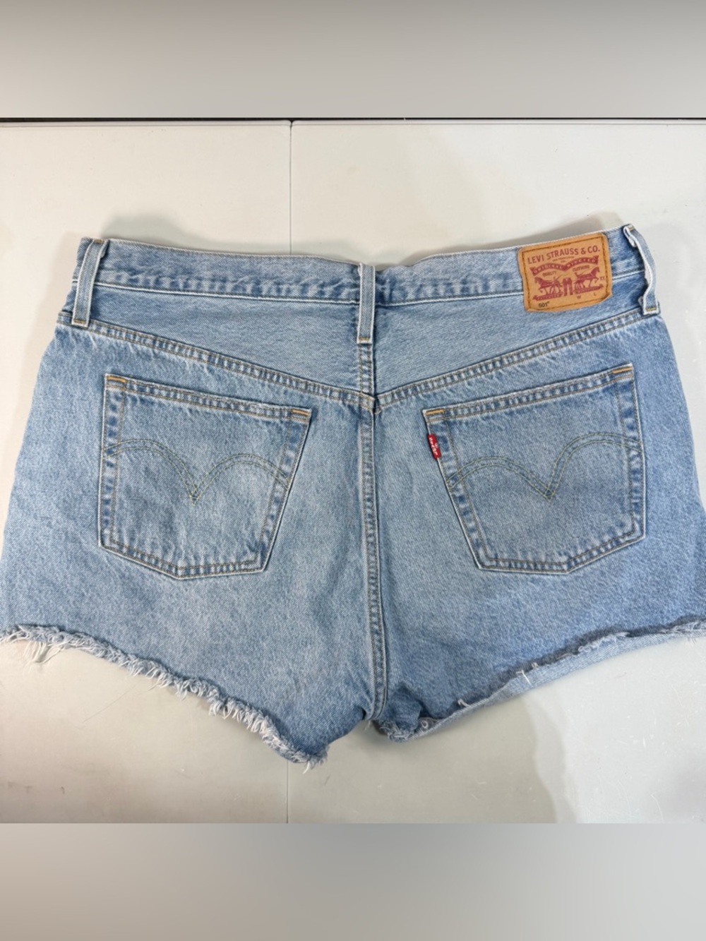 Levis 501 Women’s 34 High Rise Cut-Off Distressed Daisy Dukes Denim Jean Shorts - Picture 5 of 6